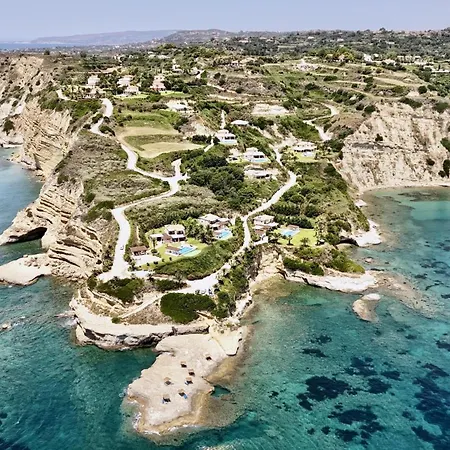 Dimitra Villa *